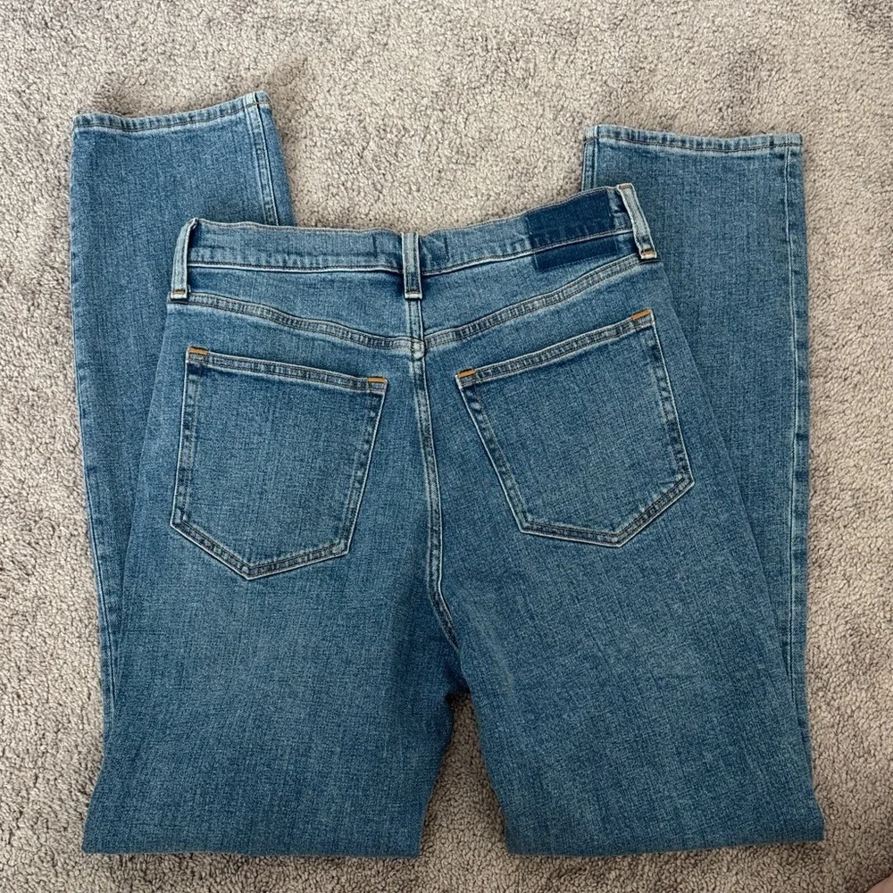 Abercrombie & Fitch Women’s Straight Leg Jeans — Medium Blue Wash - Picture 4 of 4